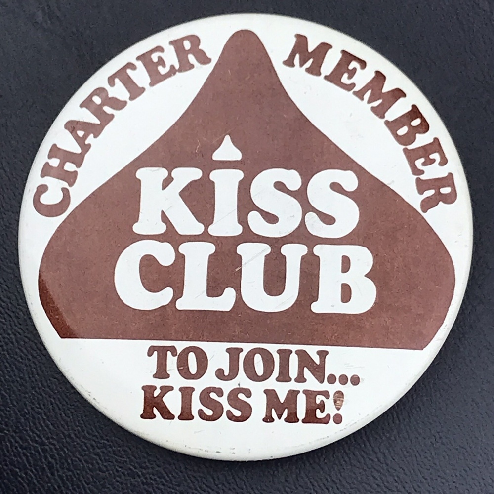 Hershey Kisses Pin Button Vintage Kiss Club Charter Member Brown White